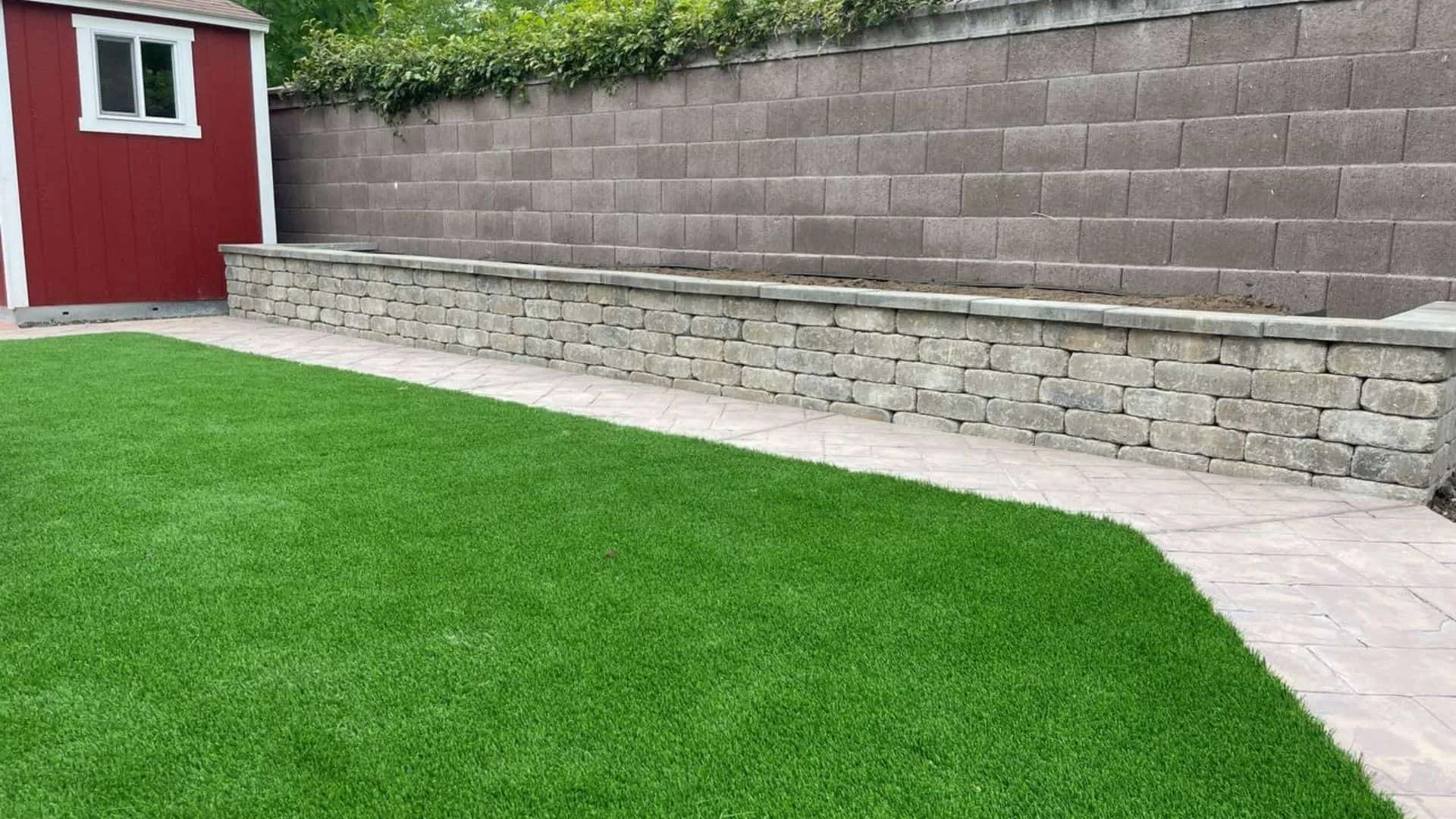 The Advantages of Hiring Experienced Artificial Grass Fitters for Your Home